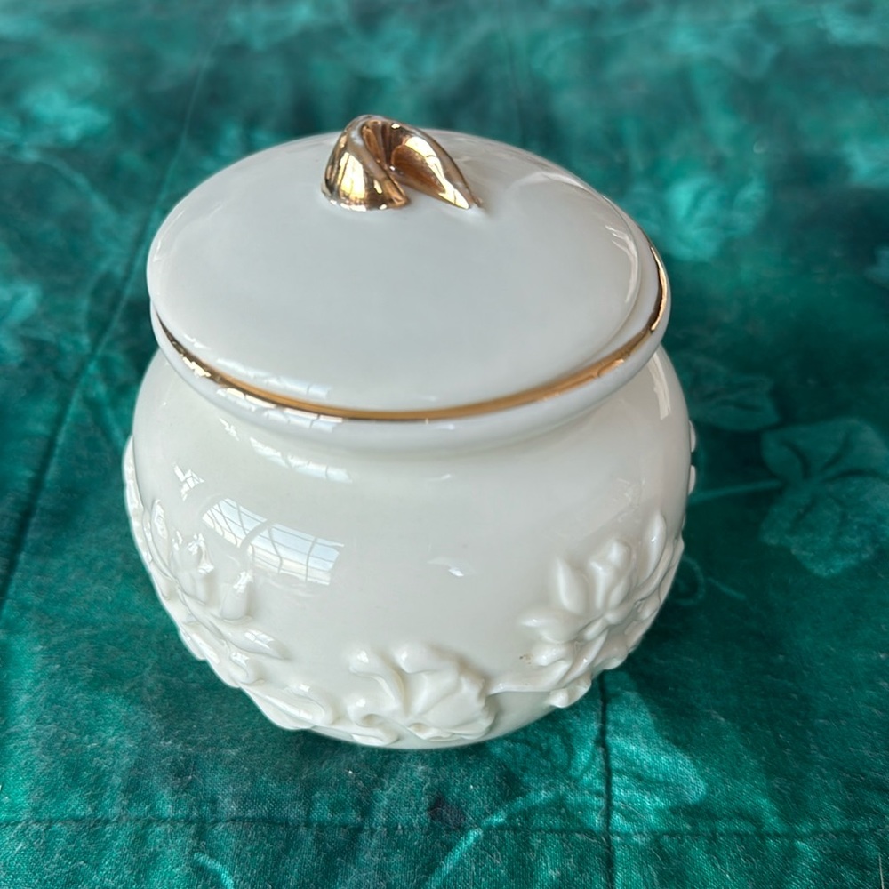 Vanity Jar by Bioessence